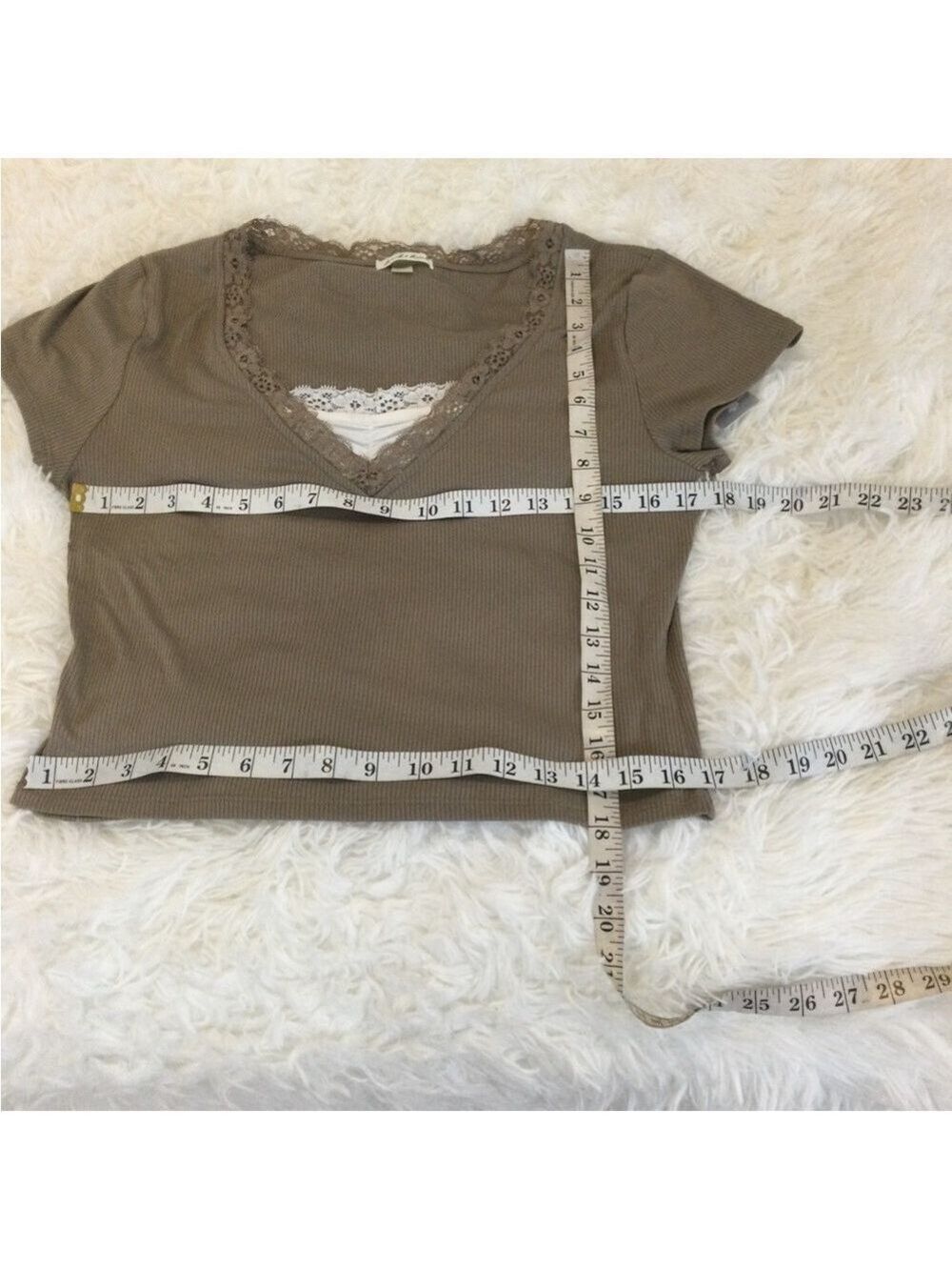 Derek Heart cocoa cropped tee with white lace trim inset Woman’s XL - Picture 6 of 9
